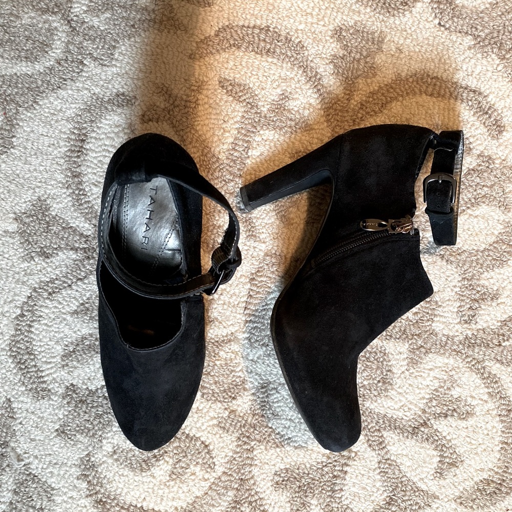 Tahari black heels